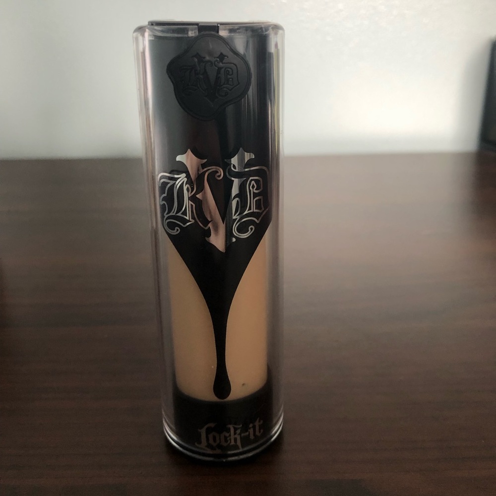 Kat Von D Lock-It Foundation